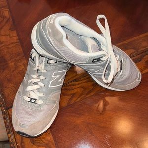 NEW BALANCE gray and white tennis shoes